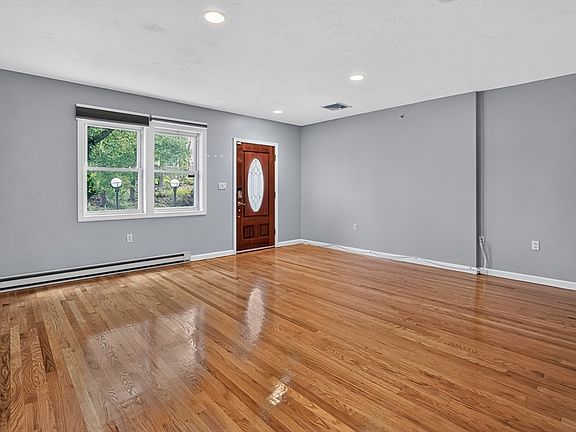 3rd image of 30 Cameron St APT 7