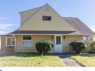 96 Everturn Ln, Levittown, PA 19054