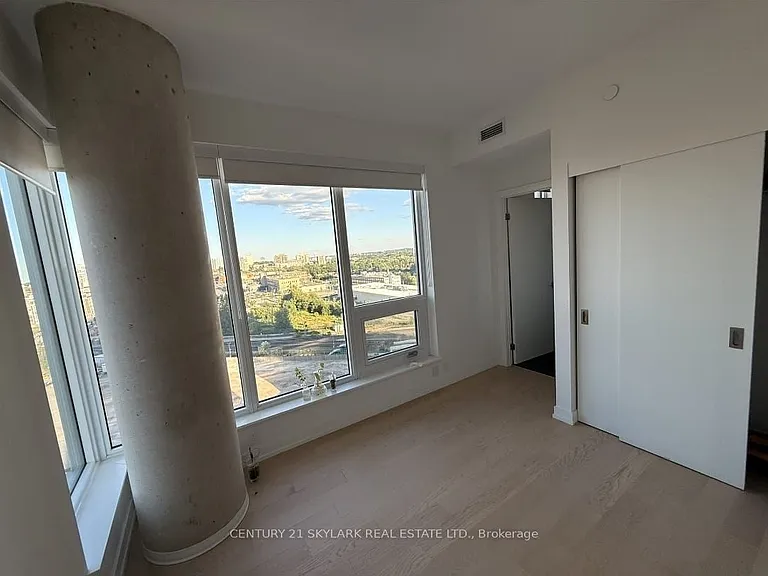 15 Wellington St S #902 — Photo 6