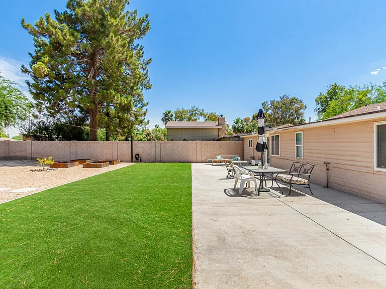 1019 S Una Ave — Photo 17