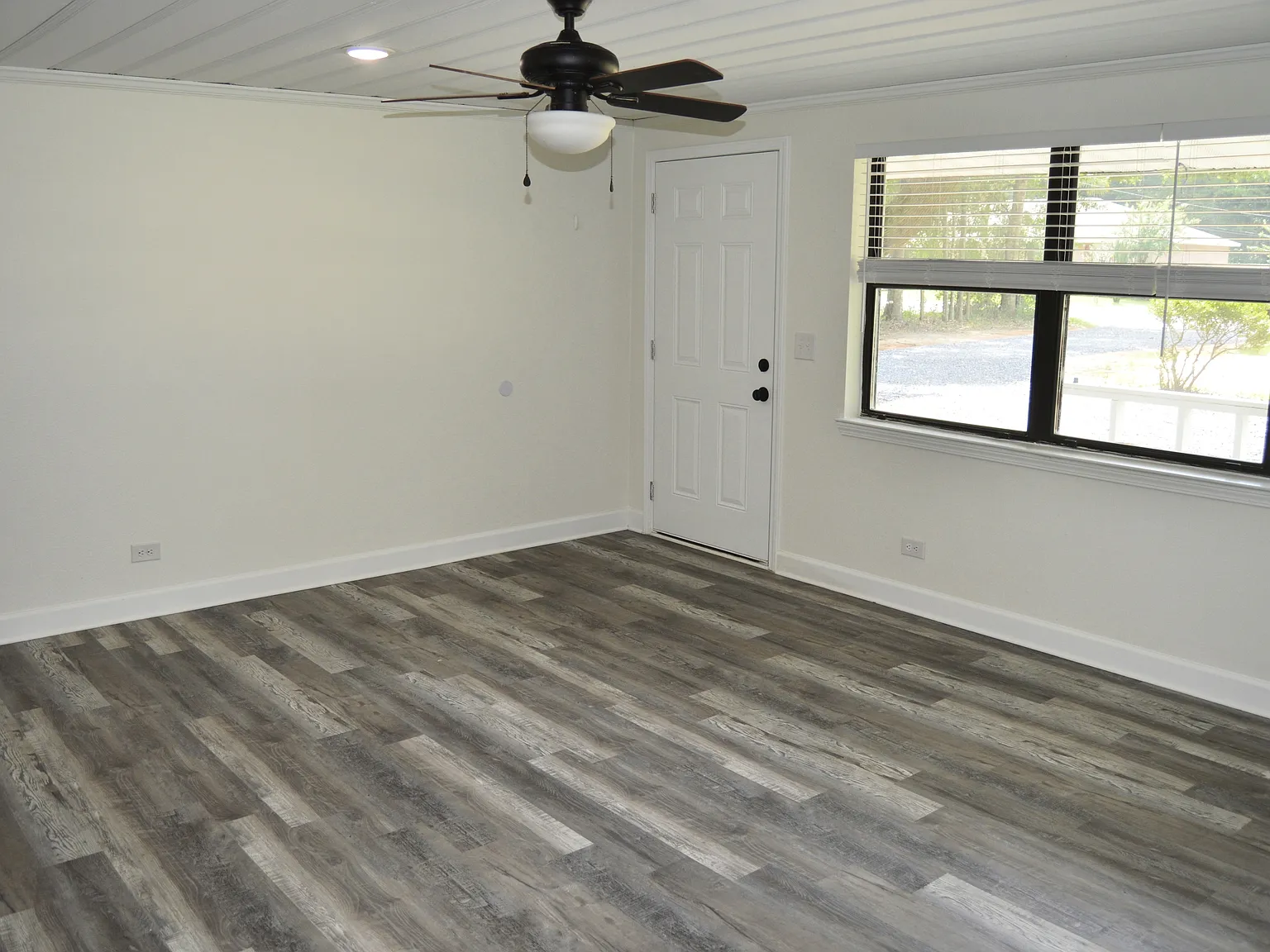 4 bed, 1500 sqft, $1,900 — Photo 1