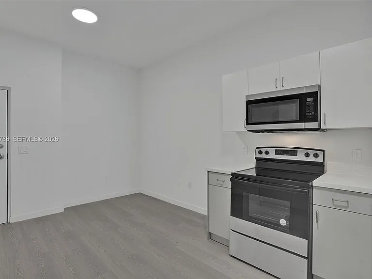 1567 NW 1st St #9 — Photo 5
