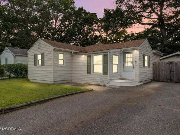 908 Bowling Green Drive, Toms River, NJ 08753