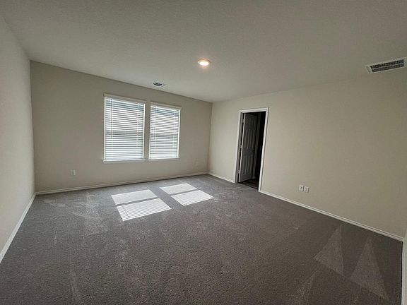 5th image of 40 Pacific Loon St