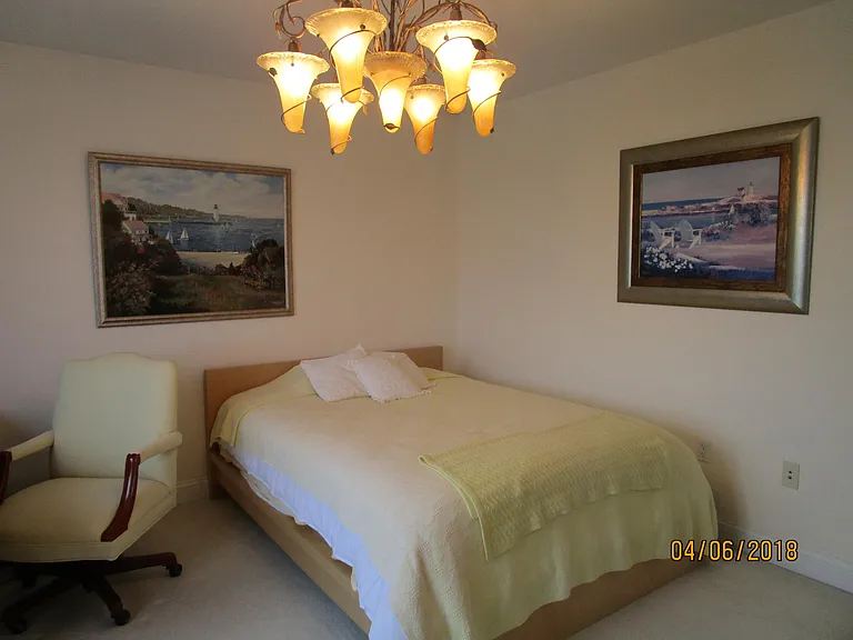 study bedroom - queen bed