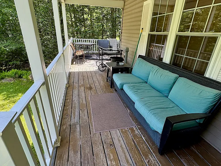 1219 Chipmunk Ln — Photo 2