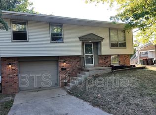 6345 N Randwick Rd, Peoria, IL 61615