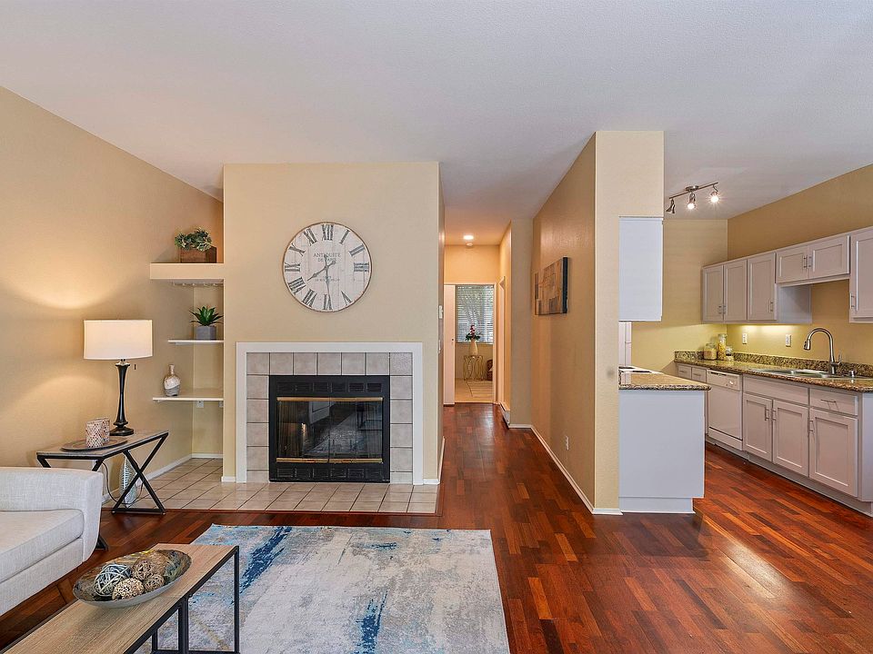 1st image of 113 Bayside Ct