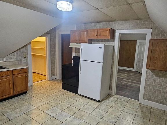 2nd image of 217-219 Columbia St #217-4