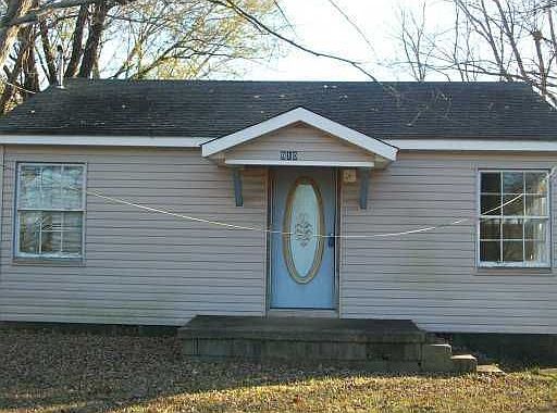 1st image of 910 E Central Ave