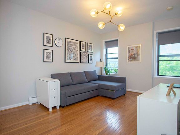 3rd image of 271 York St APT 8