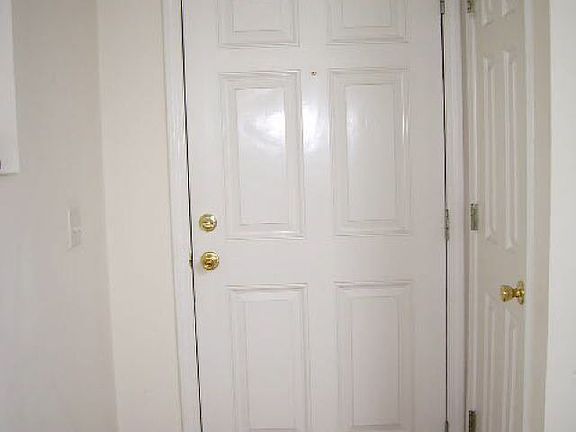 4th image of 540 W Oaks Dr
