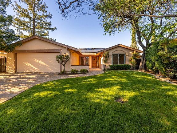 3rd image of 230 Caribou Court