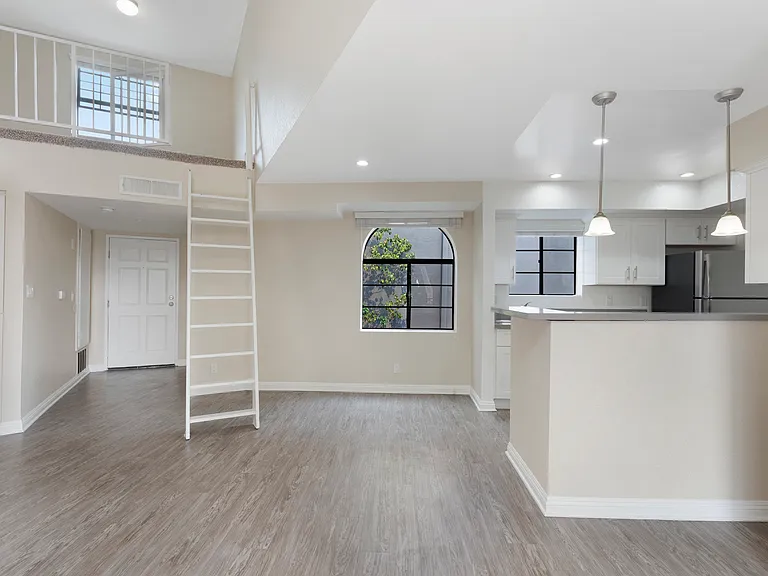 The Jeremy Apts — Photo 11