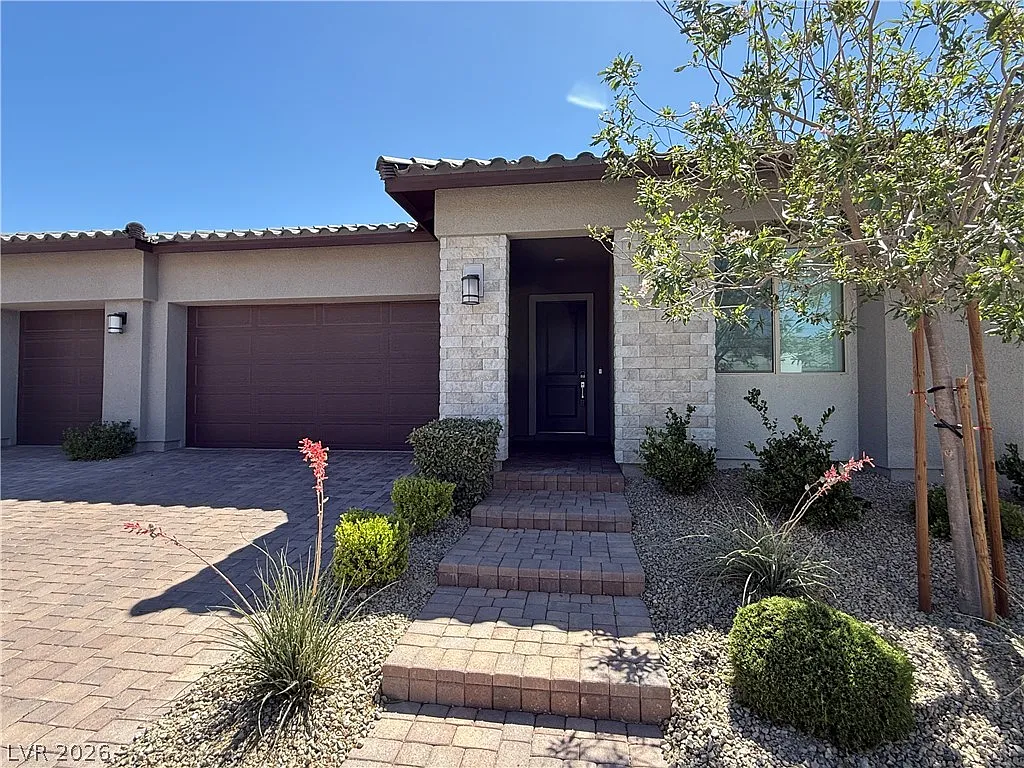 3 bed, 2.5 bath, 2363 sqft, $3,980 — Photo 2