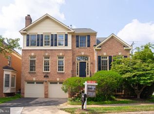 9818 Fox Rest Ln, Vienna, VA 22181