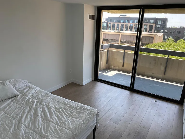 400 Madison St #403 — Photo 15