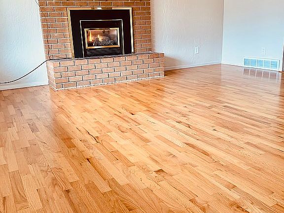  oak flooring, gas fireplace