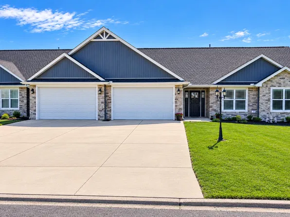 1938 Mayflower Dr, Pekin, IL 61554