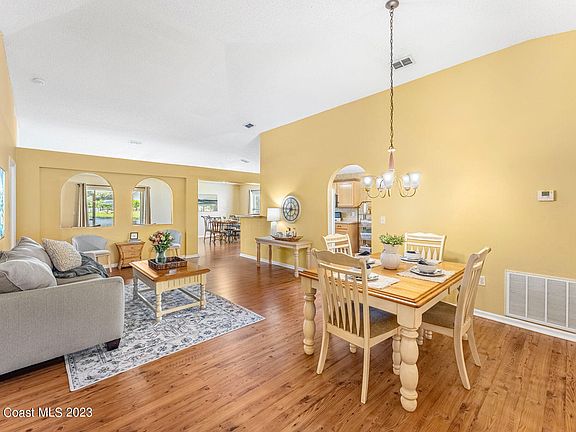 3rd image of 4227 Four Lakes Dr