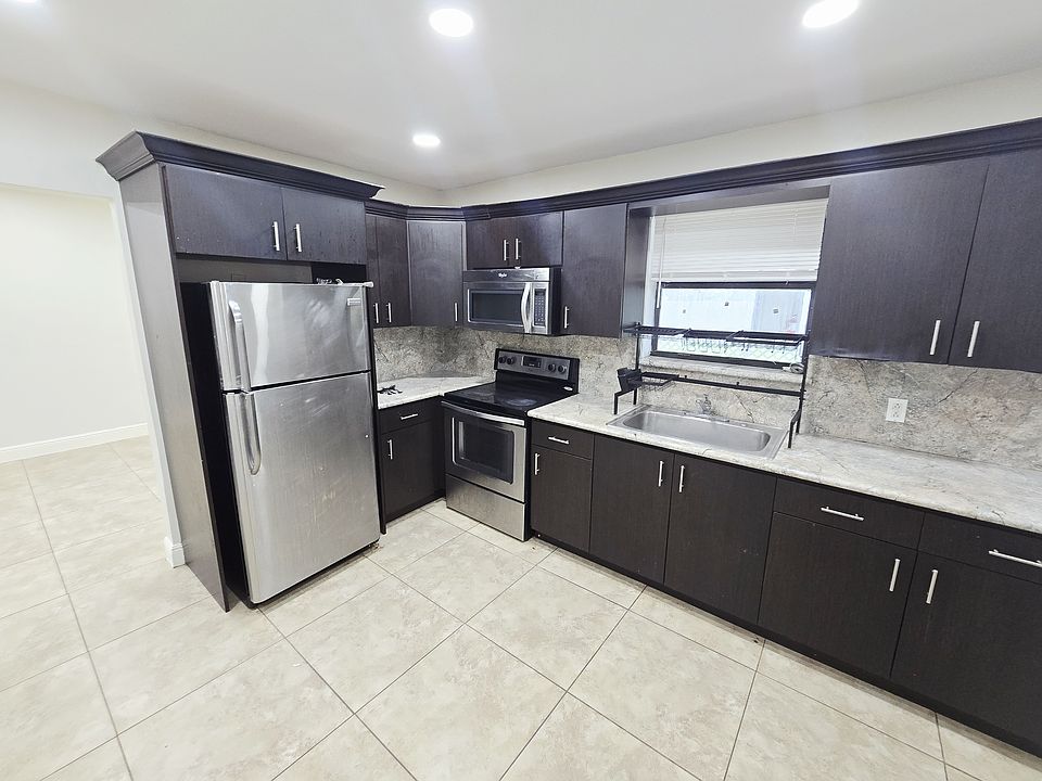 1st image of 20420 NW 25th Ct