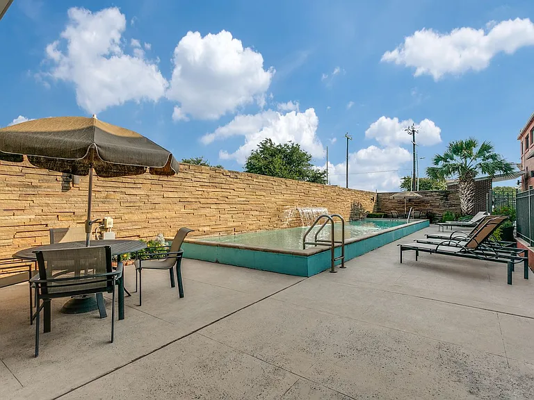 1401 S Flores St #300 — Photo 11