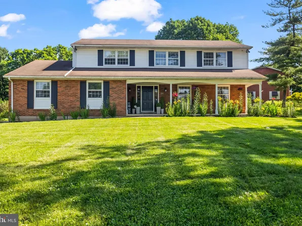 24 Stoneleigh Dr, Lebanon, PA 17042