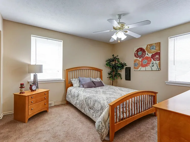Ellacott Parkway Apartments — Photo 20