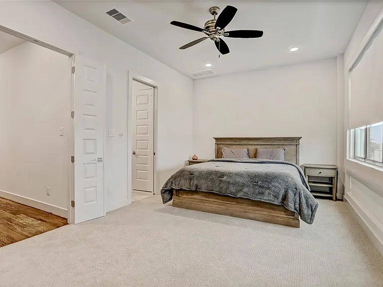 1104 Ennis St — Photo 18