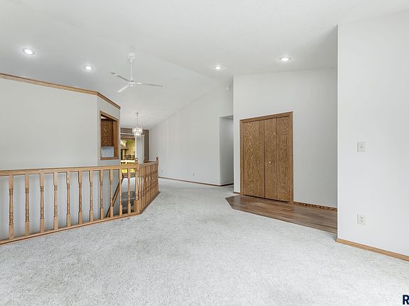 5th image of 804 E Jane Ln
