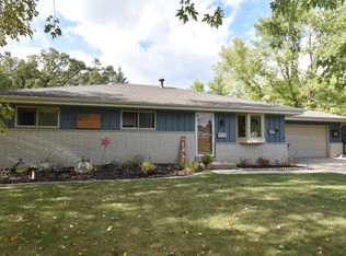1025 Mukwonago Dr, Mukwonago, WI 53149
