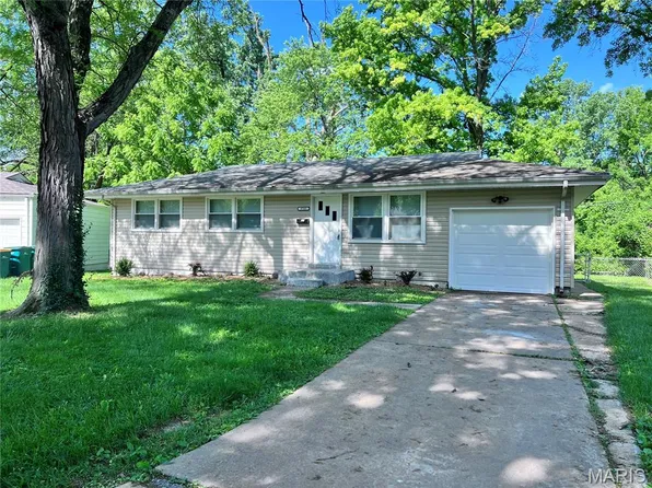 9705 Calumet Dr, Saint Louis, MO 63137