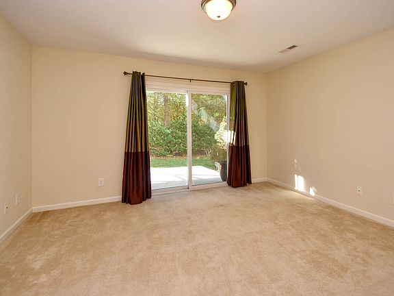 5th image of 9 Dillingham Pl
