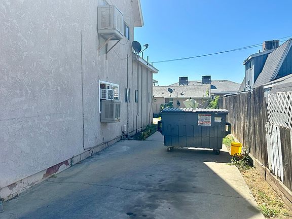 5th image of 156 W Ventura St