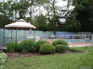 4 Maywood Ct, Melville, NY 11747