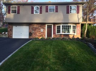 60 Maple Pl, Huntington, NY 11743