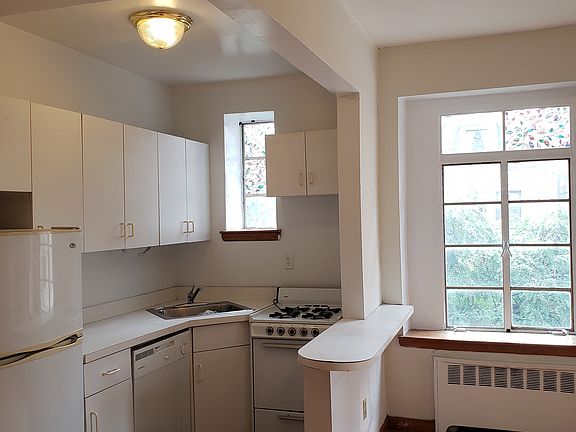 2nd image of 621 W End Ave APT 4E