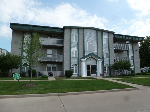1st image of 2891 Heritage Dr APT 2B