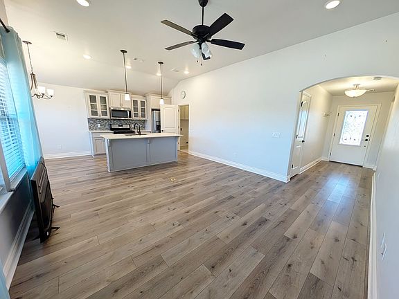 4th image of 18637 Como Dr
