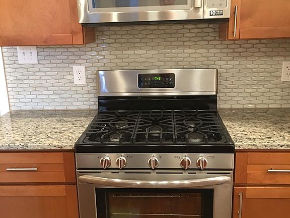 5-burner gas stove, built-in microwave, maple cabinets, gran