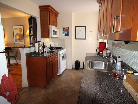 4th image of 2828 47th St APT 1L