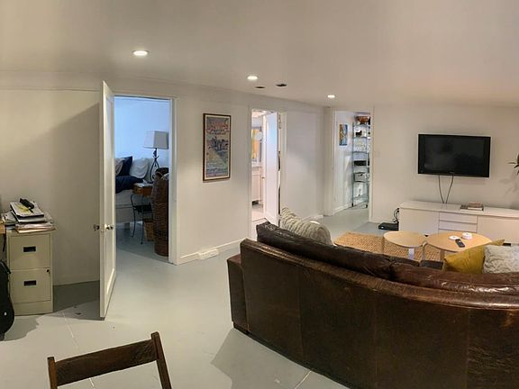 4th image of 26 Meadowcroft Dr Basement 1