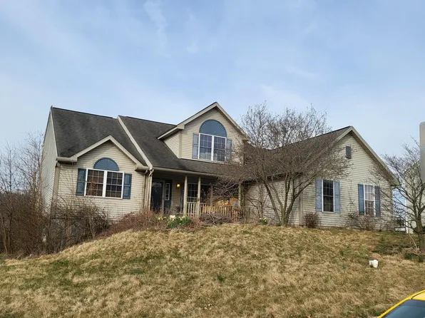 5018 Rising Sun Dr, Douglassville, PA 19518