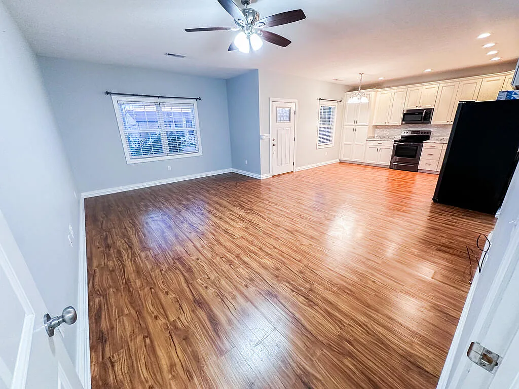 2 bed, 1.5 bath, $1,600 — Photo 4