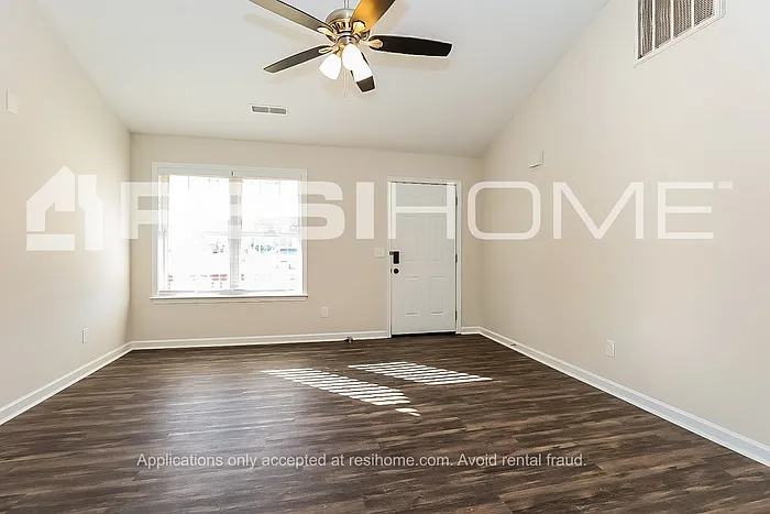 632 Zellwood Dr — Photo 2
