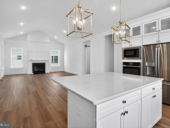 4th image of 20487 Baymont Ct