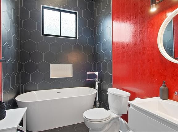 5th image of 2414 S Robertson St
