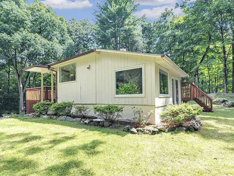 21 Old Redding Rd — Photo 38