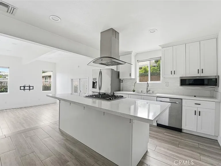 709 Warren Ln — Photo 10