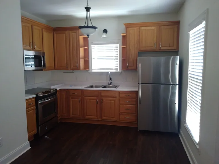147 Greenlawn Dr NE — Photo 5